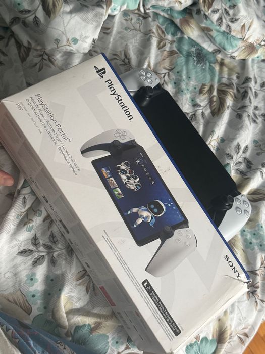 Продавам playstation potal работи чудесно игрите вървят гладко без проблем.Цената е в Евро .