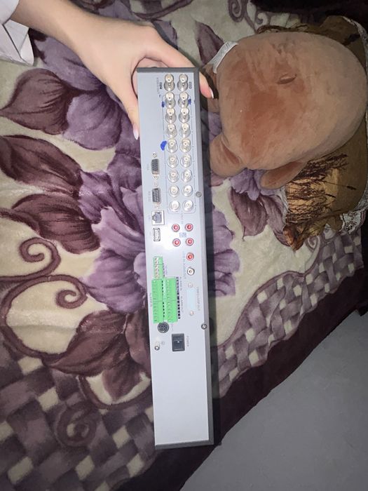 HIKVISION Digital Video Recorder Model:DS-72104VI-ST