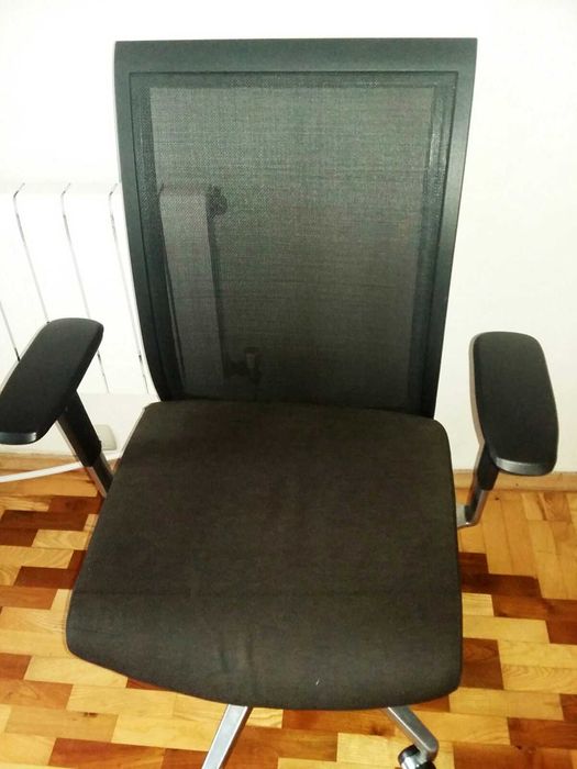 Офис стол TECHO подвижен анатомична облегалка мрежа