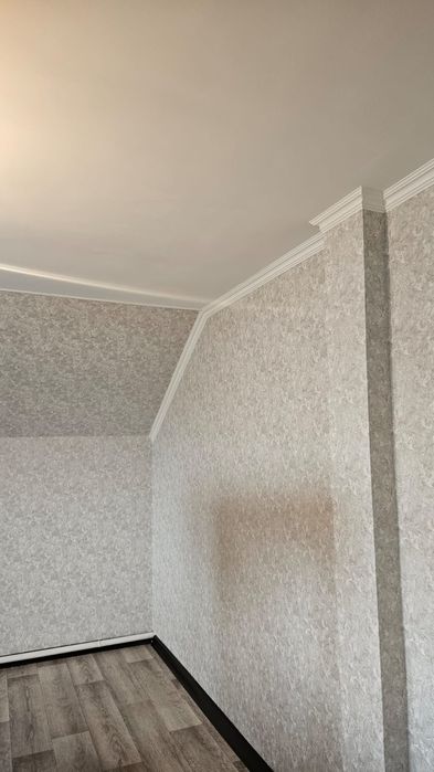 Ремонт под ключ .клеим обой левкас.