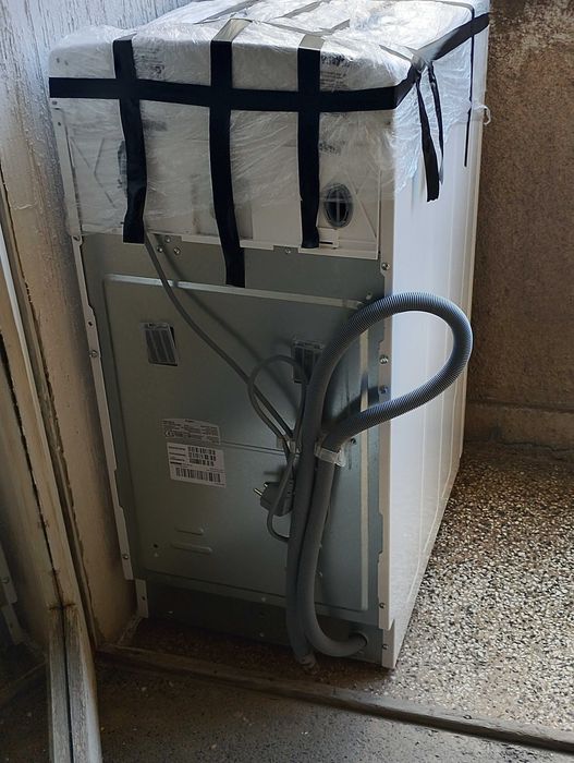 Продавам пералня с горно отваряне.