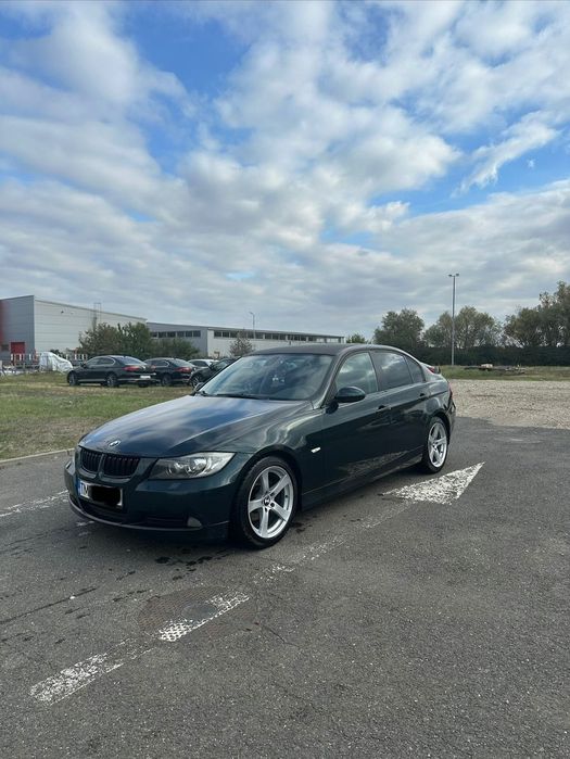 BMW Seria 3 Vand BMW 318i (E90)