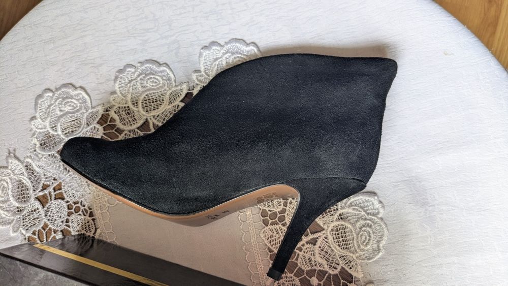 Botine piele întoarsă Lola Cruz 38