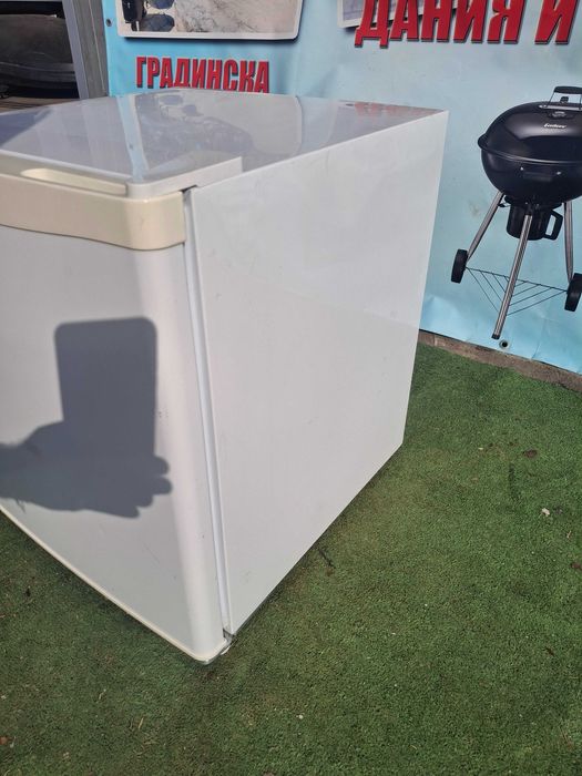 Малък хладилник мини бар