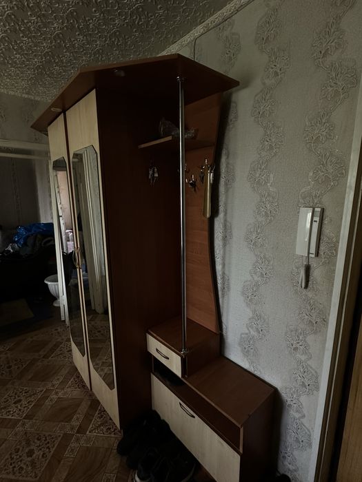 Продам шкаф в прихожку