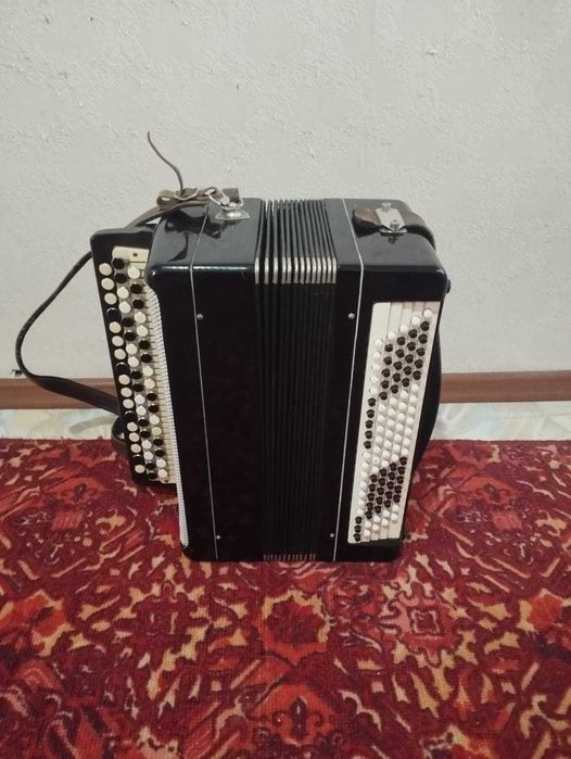 Продам баян настроен