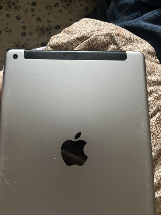 vand iPad generatia 5 wifi+cellular pret negociabil