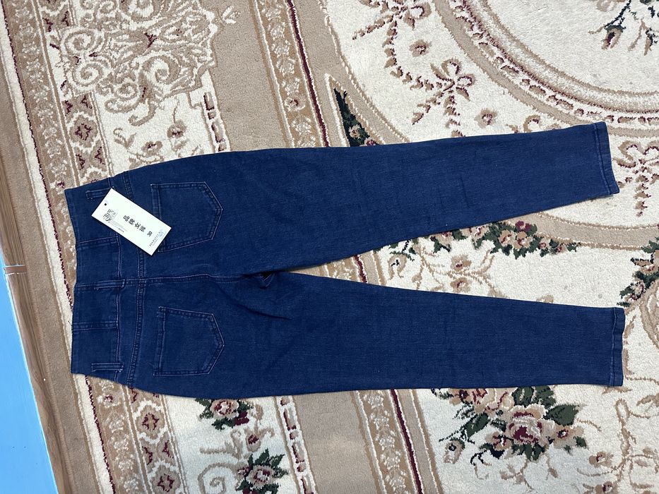 Продам новые джинсы. 28-29 рр.