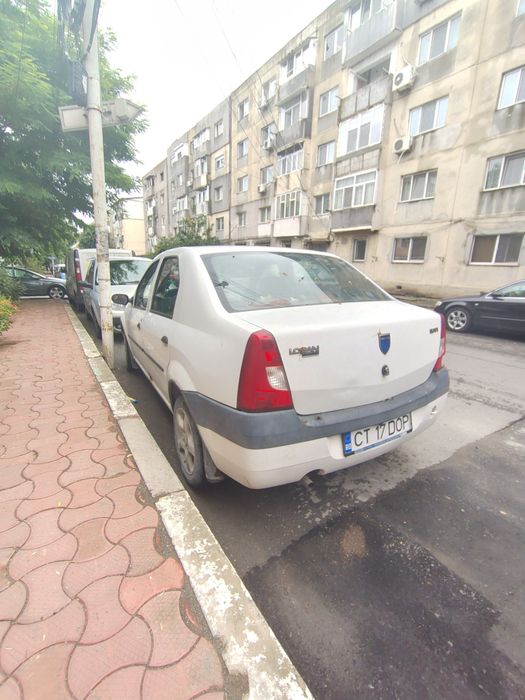 vând Logan Dacia 1.4