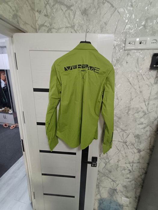 Продаётся фирменный рубашка Versace