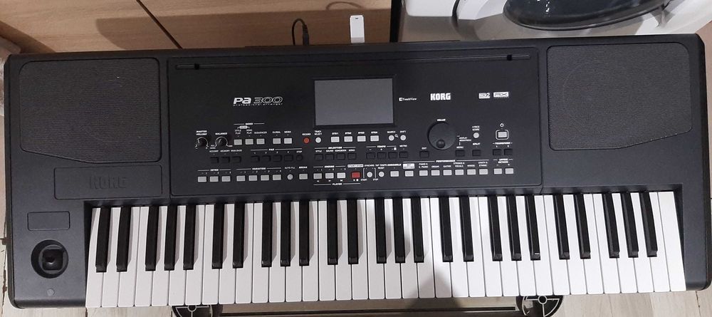 Професионален клавир Korg PA300