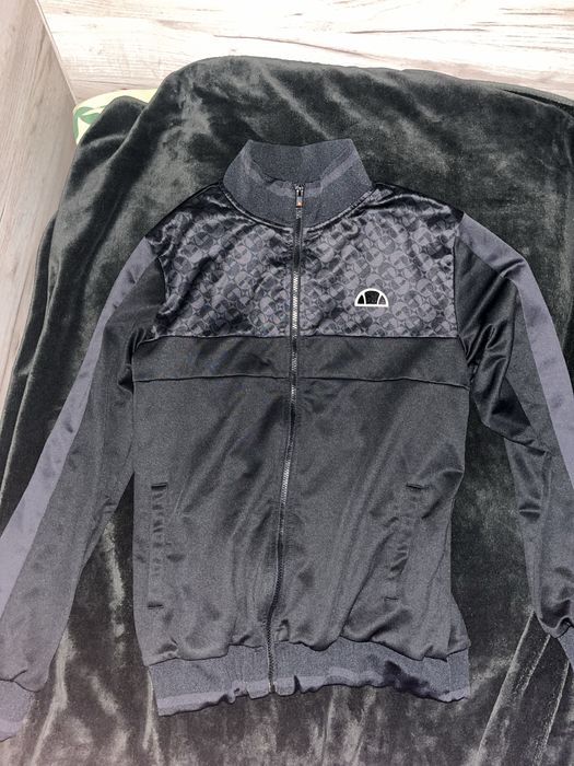 Суичър ellesse черен