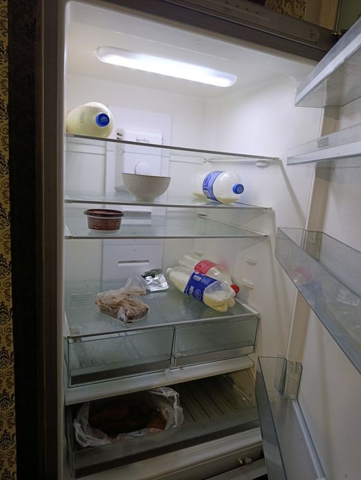 Холодильник очень большой