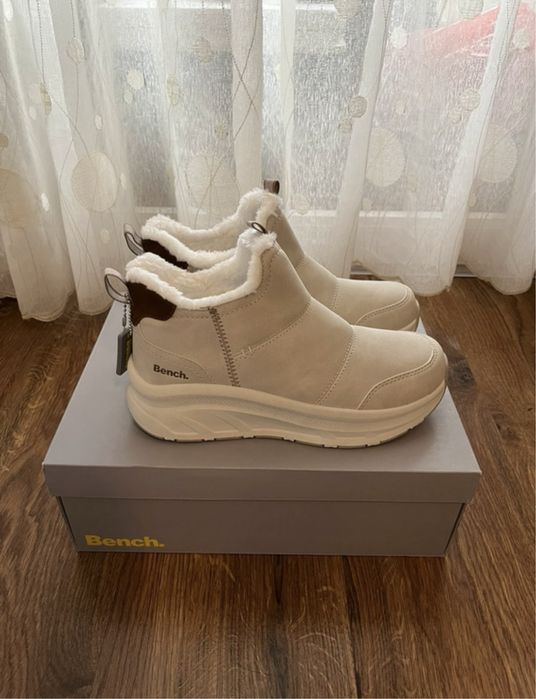 Ghete de iarna Bench