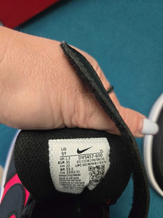 НОВИ детски маратонки Nike