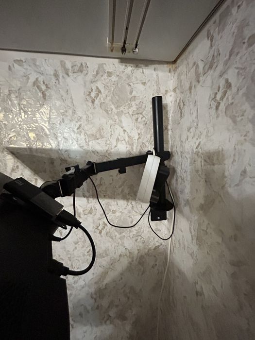 Монитор 100герц с кранштейном