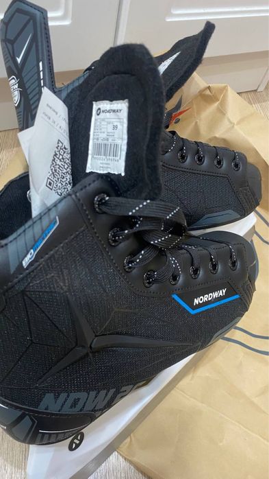 Коньки новые 39 р