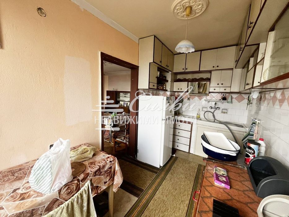 Тристаен ТУХЛЕН апартамент в района на Военно училище