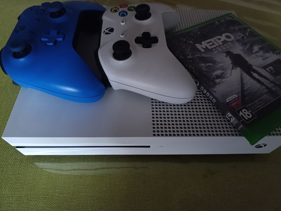 Продам Xbox One S, 1терабайт