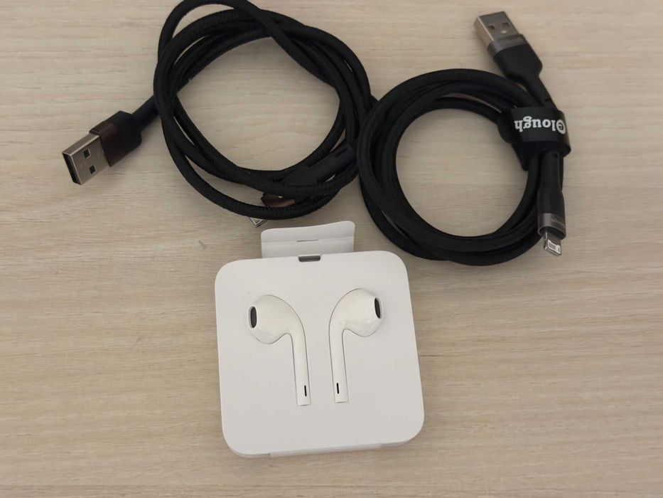 iPhone 13 Pro, перфектен, с много безплатни аксесоари към него