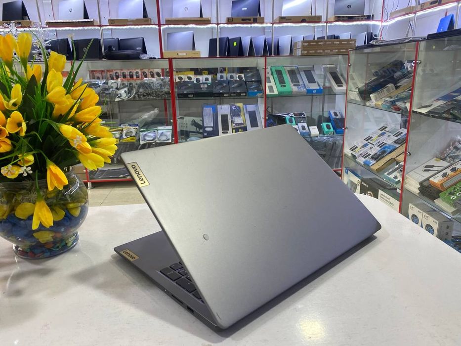 Lenovo core i3-1315U DDR5 8/256 SSD holati ideal