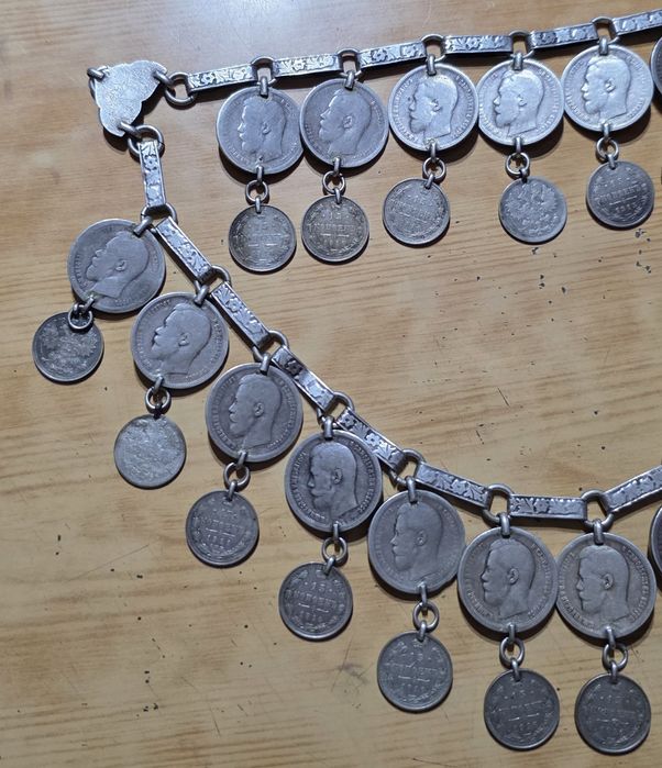 Антикварное старинное женское украшение из монет царя Николая второго