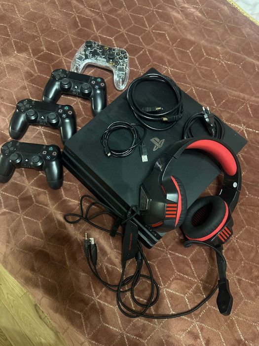 playstation 4 cu jocuri si manete + câsti .