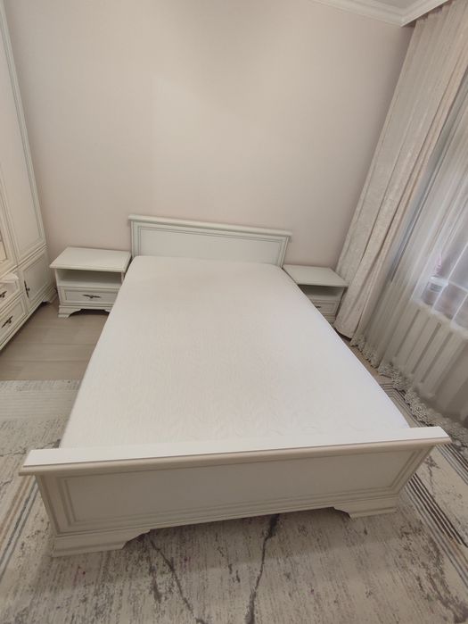 Двуспальная кровать