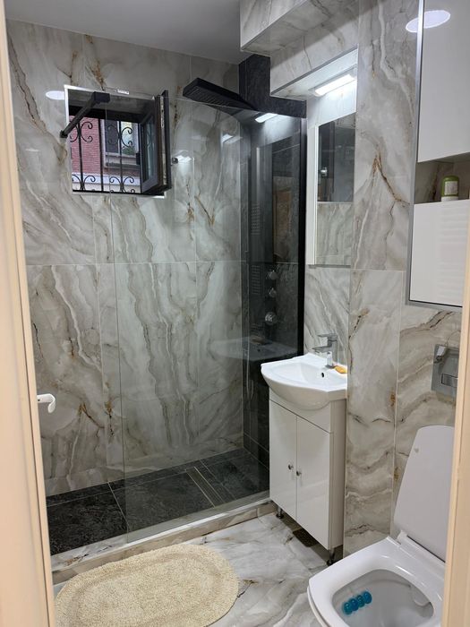 Închiriez apartament 2 camere, ultracentral, Statuia Nespalata, parter, utilat și mobilat Premium