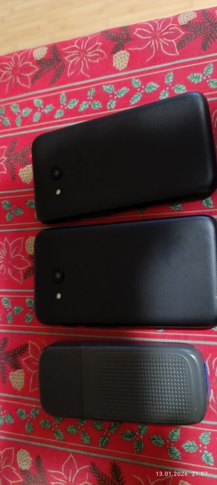 Телефони за части