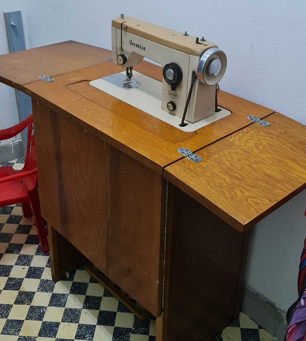 Vand mașină de cusut veche veronica stare foarte bună negociabil