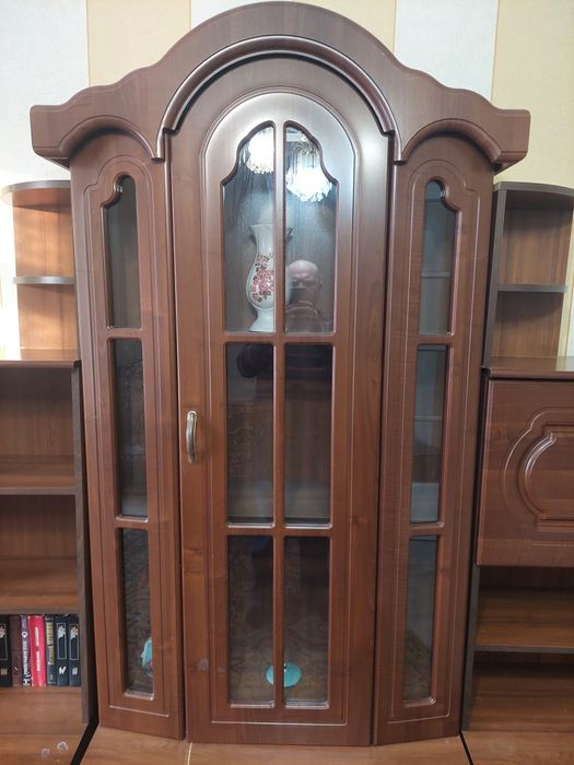 Продам горку в гостиную