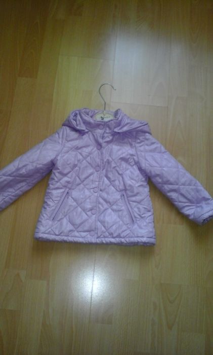 Продам куртку осеннею на девочку   (5 - 9 лет)