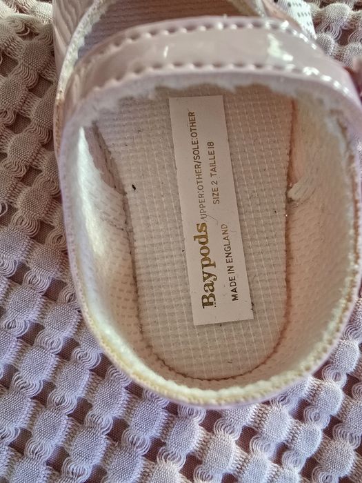 Чисто нови детски обувки