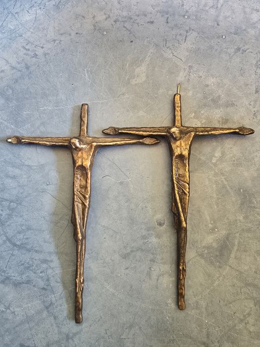 Crucifix/Cruce metalică