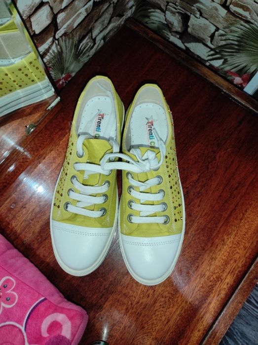 Продам кеды на девочку