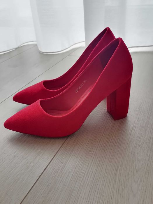Pantofi cu toc gros, roșii catifelat