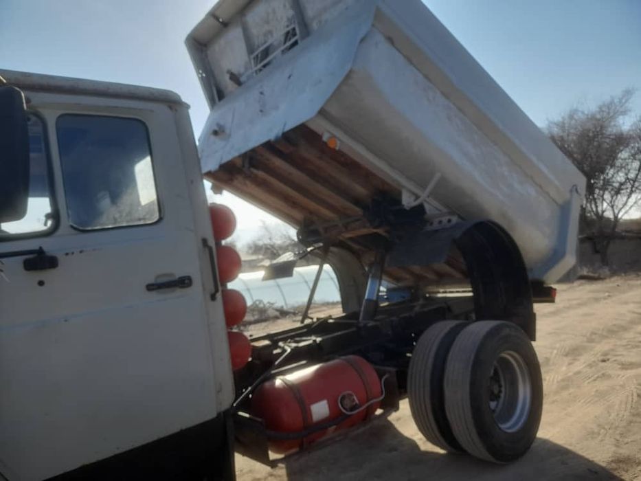 Зил бичок самосвал