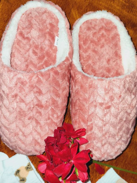 Papucei de casa Noi pentru dama+2 prechi sosete