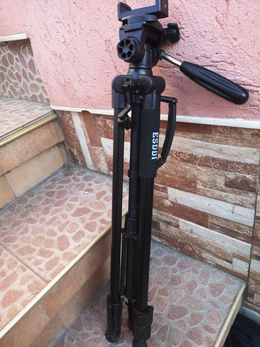 Професионален статив ESDDI – стабилен, здрав и удобен за работа