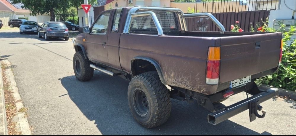 NISSAN King Cab D21/ Navara pret 6300 E neg
