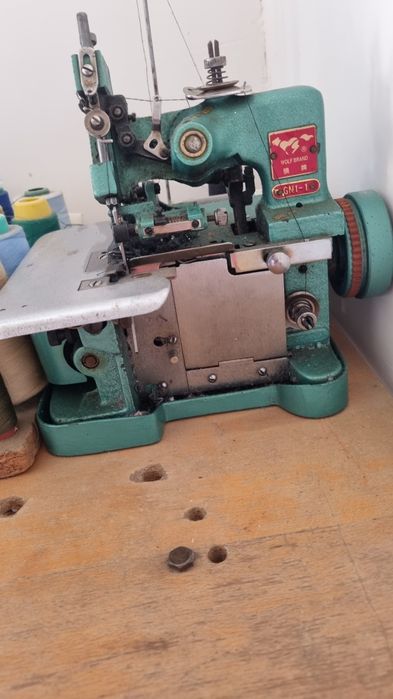 Швейная машина аверлок