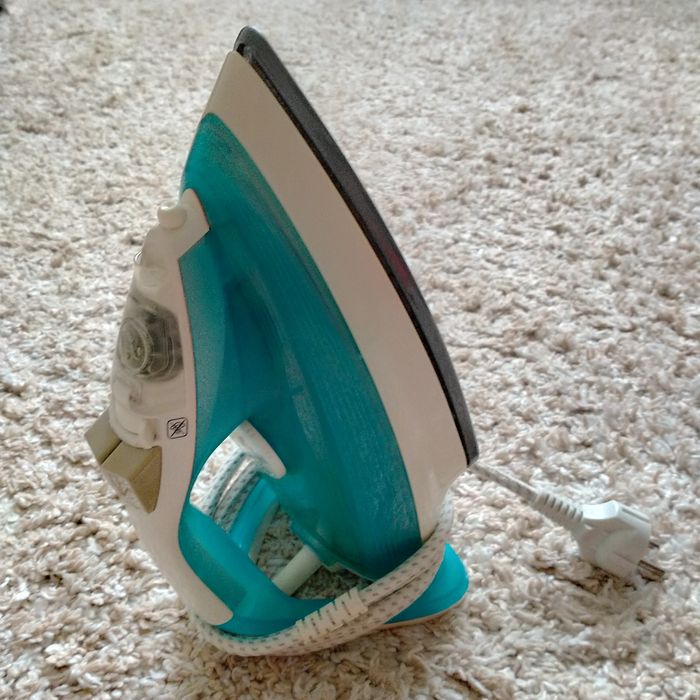 Продам Утюг Tefal