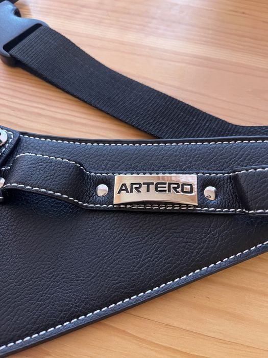 Професионален кожен кобур Artero – стил и удобство за всеки грумър!