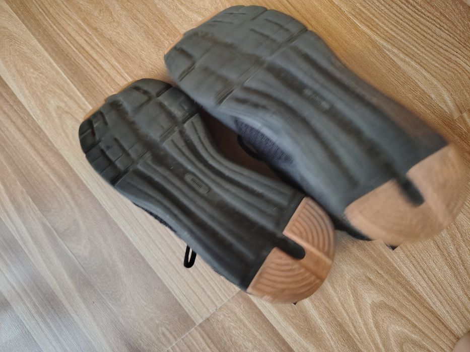 Vând adidași Puma mărimea 39