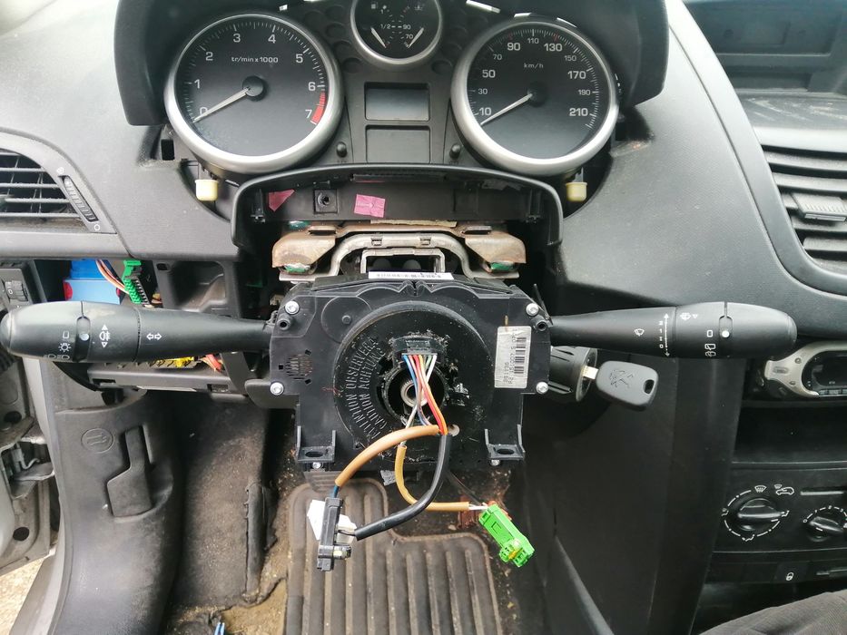 Конзола с лостчета Com 2005 за Пежо-207