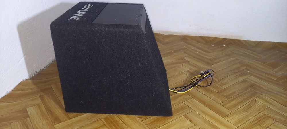 Саббуфер Alpine 8