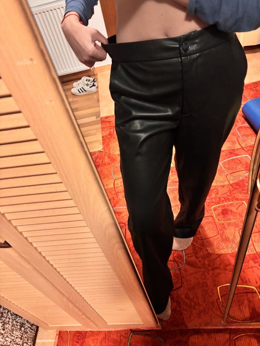 Pantaloni imitatie piele drepti S