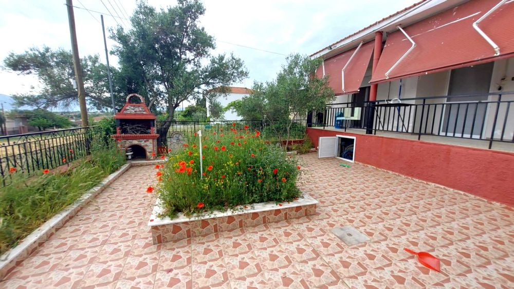 Продава къща с площ 79 м2 и двор 200 м2 в Аспровалта, Гърция