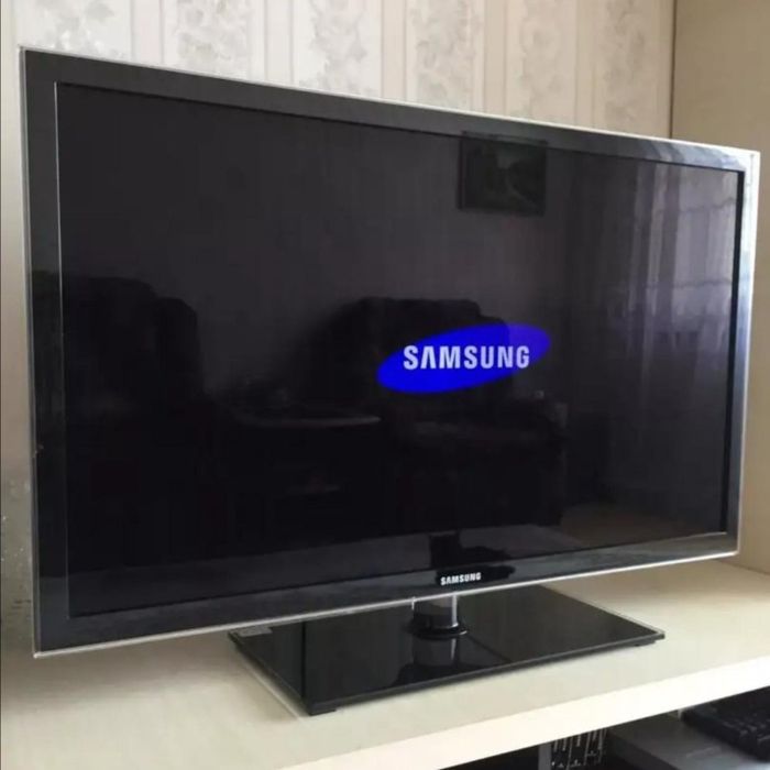 Продаю телевизор Samsung Ue40d5000pw 102см